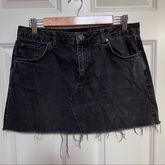 BDG BLACK DENIM JEAN RAW HEM SKIRT SIZE‎ L - Picture 1 of 11